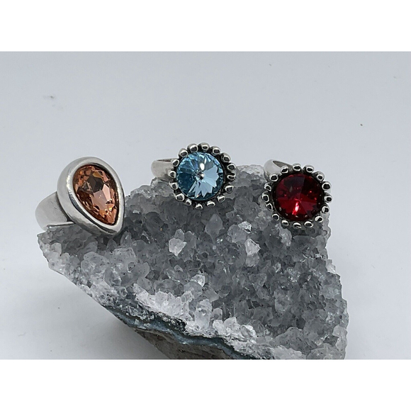 Lot of 3 Silver plated Jewel Toned Glass Ring Sz 7-8 - Picture 5 of 7